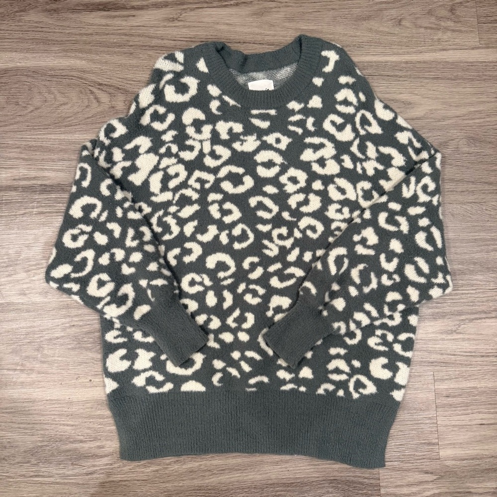 Aerie Gray and Cream Patterned Sweater